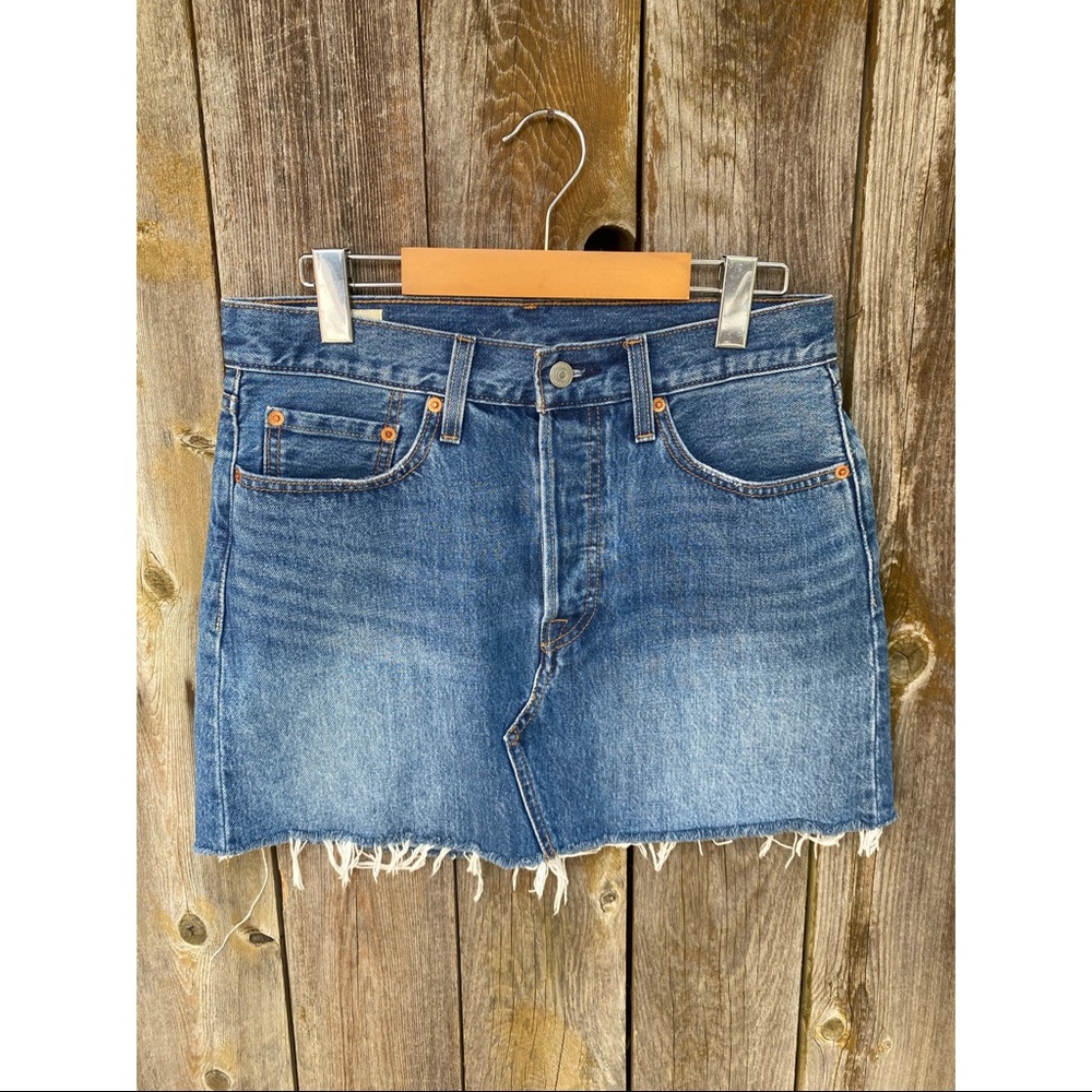 LEVI’S raw hem denim button fly mini skirt